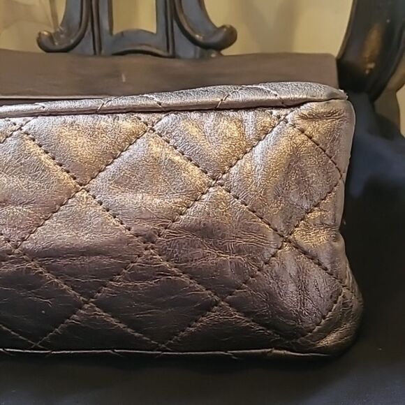 CHANEL Reissue Flap Bag Quilted Metallic Aged Calfskin 2.55 - Picture 12 of 17